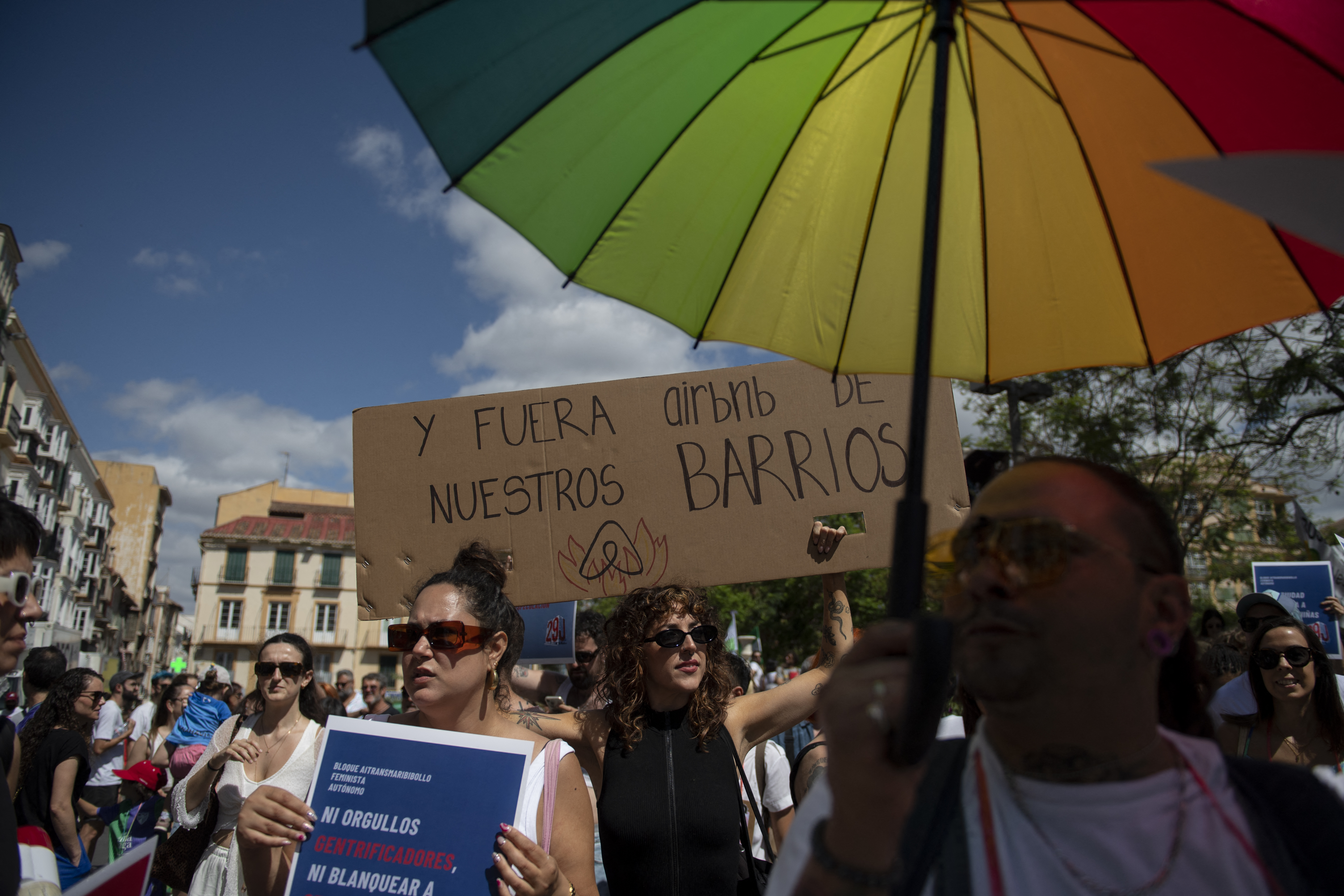 España ordena a Airbnb retirar 66.000 anuncios de alquileres, ¿qué les pasó?