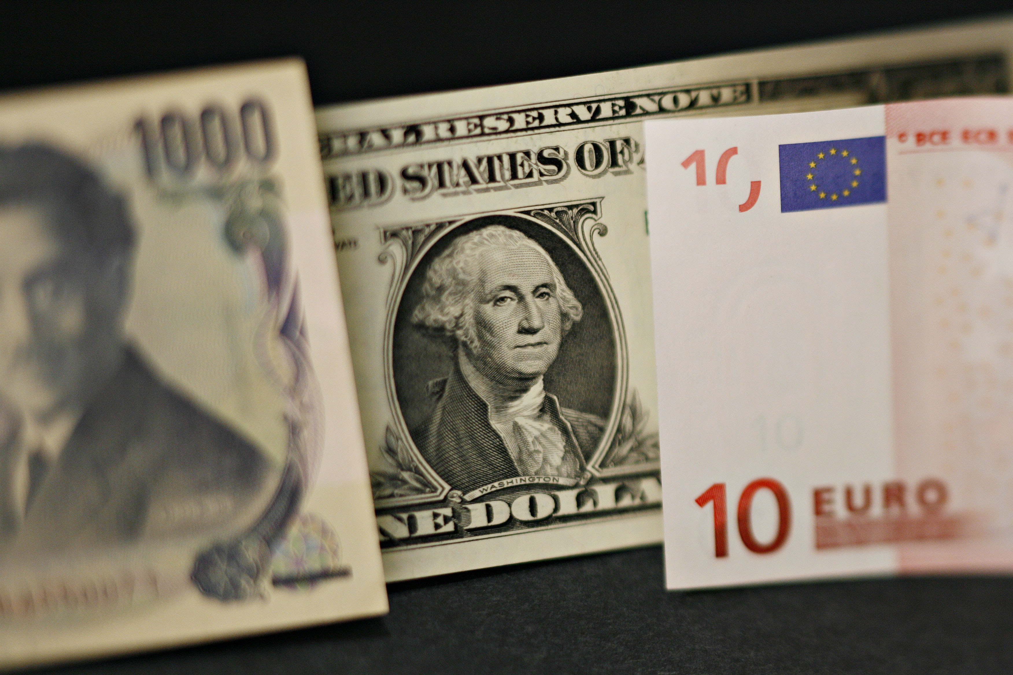 Aumentan advertencias sobre una recesión de la economía mundial