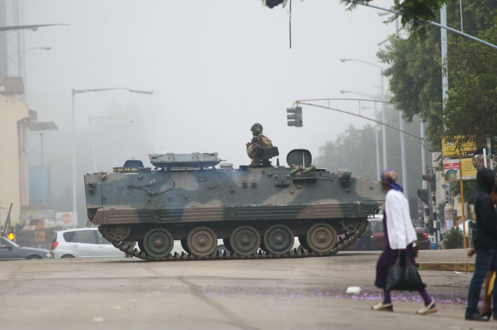 Unión Europea insta a mantener orden constitucional en Zimbabue