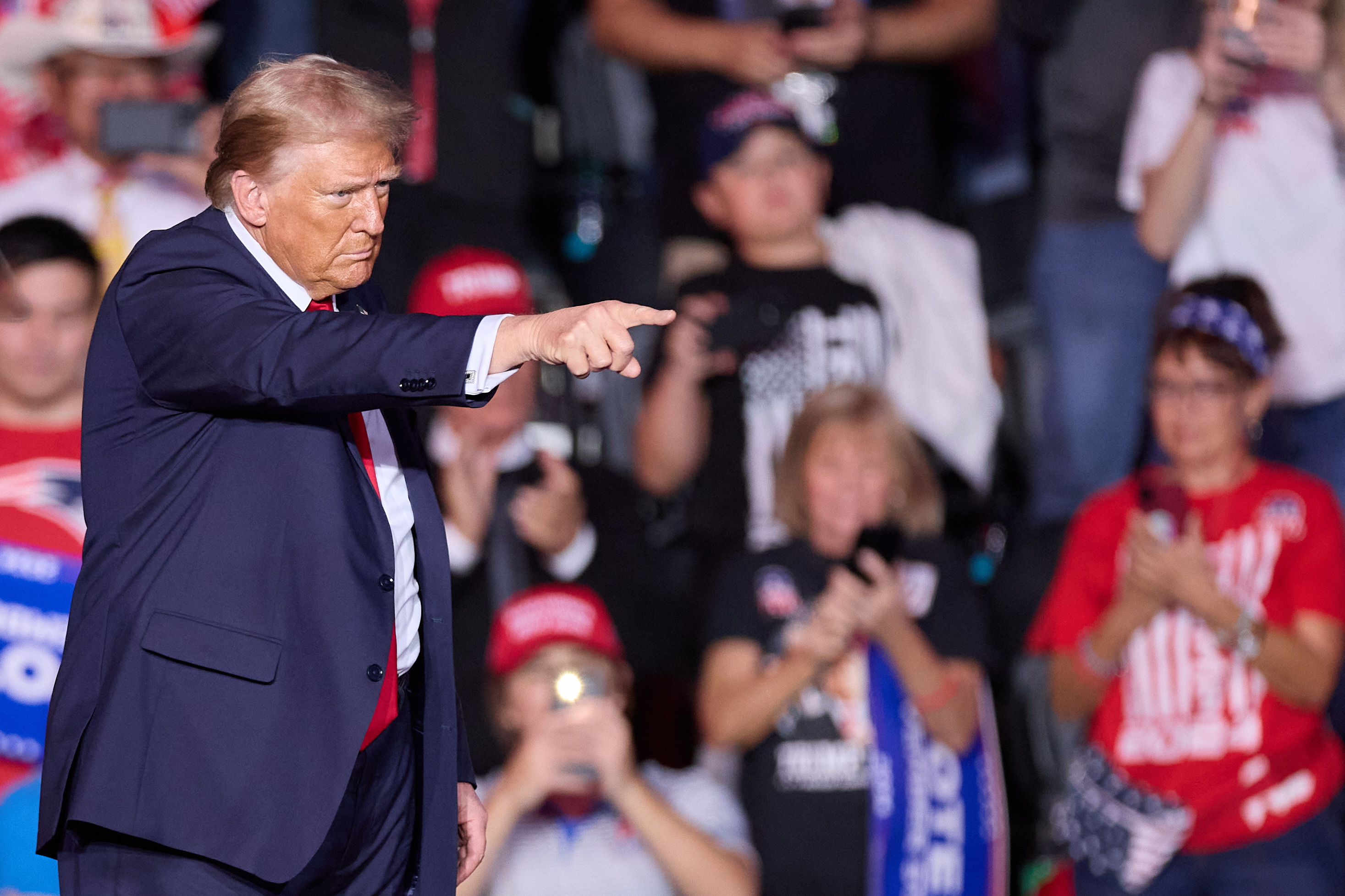 Trump denunció a The Washington Post y al canal CBS por no ser neutrales con él