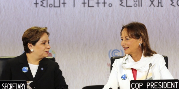 La representante de ONU, Patricia Espinosa, y ministra francesa, Ségolène Royal. /Foto: EFE - Mohamed Messa