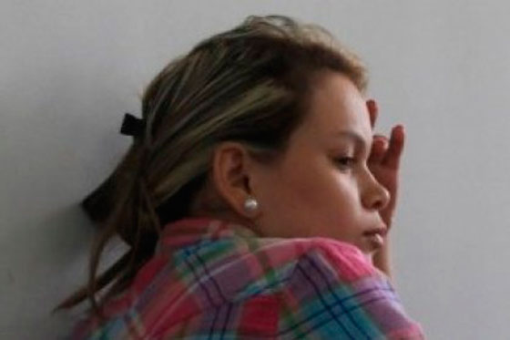 Acusan de homicidio agravado a mujer que lanzó a niña de un balcón