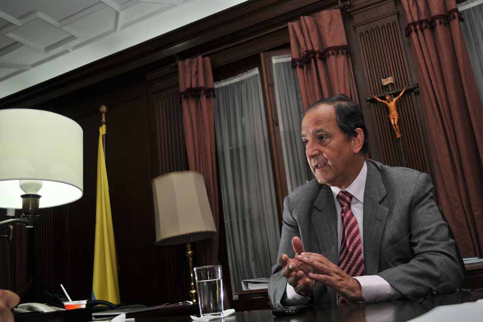 ‘Mientras sigan asesinatos, no se firmará cese del fuego con ELN’: Juan Camilo Restrepo