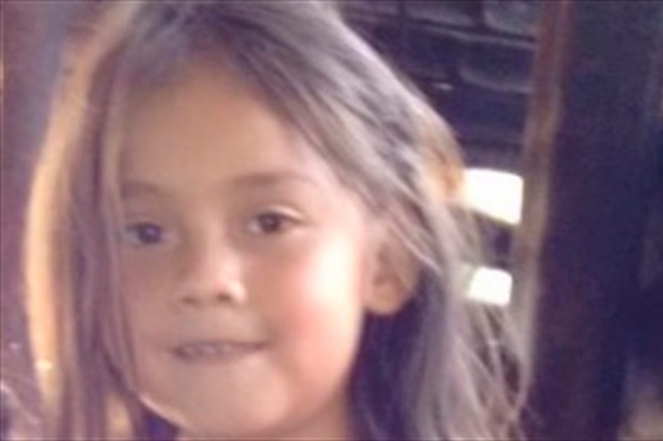 La madre de la menor autorizó a medios de comunicación la difusión de la fotografía para lograr dar con el paradero de su hija.
