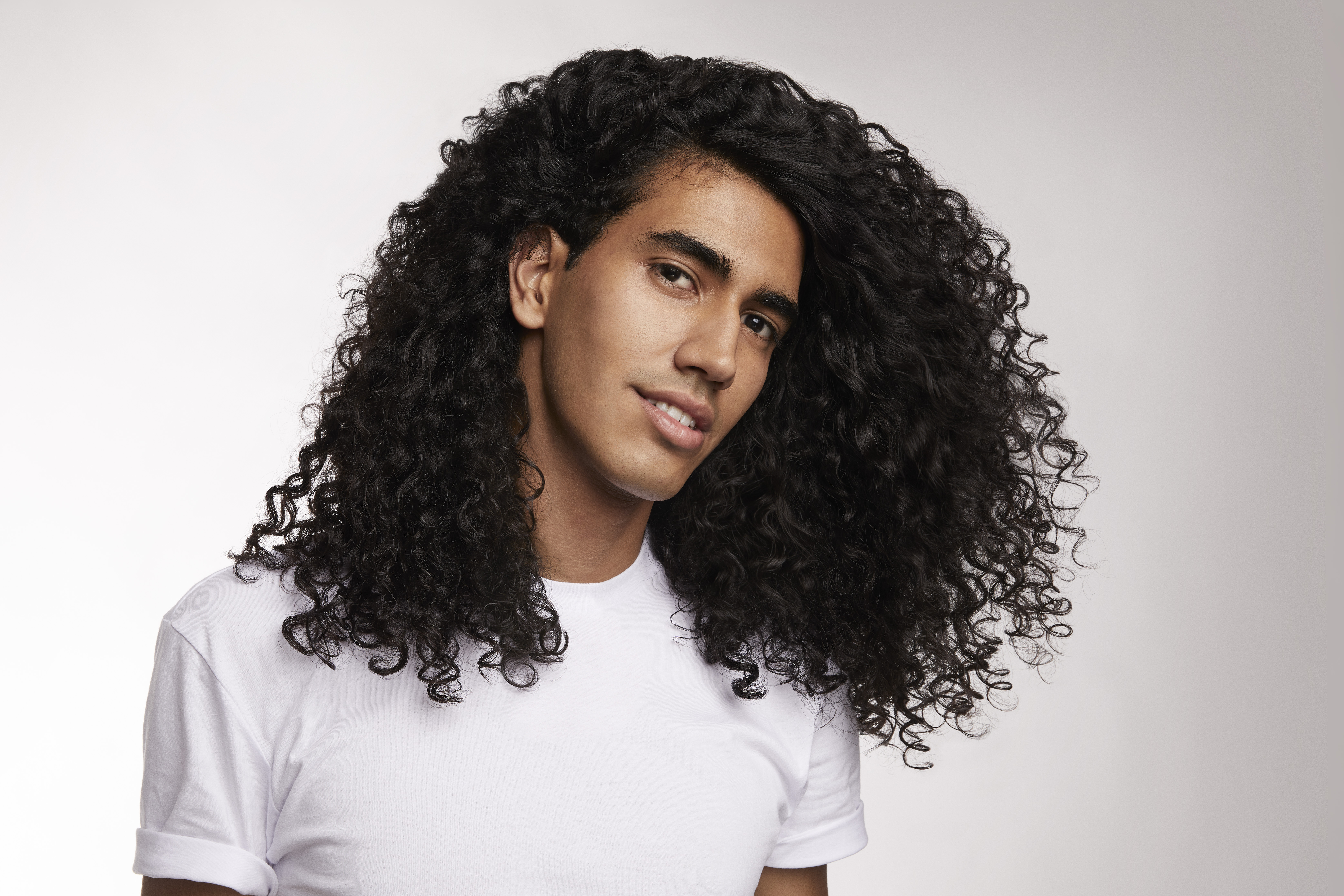 Uno de los hombres que se suma a la campaña "Un pelo Pantene lo dice todo".