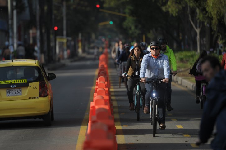 Más de 50.000 funcionarios del Distrito participan en jornada del día sin carro