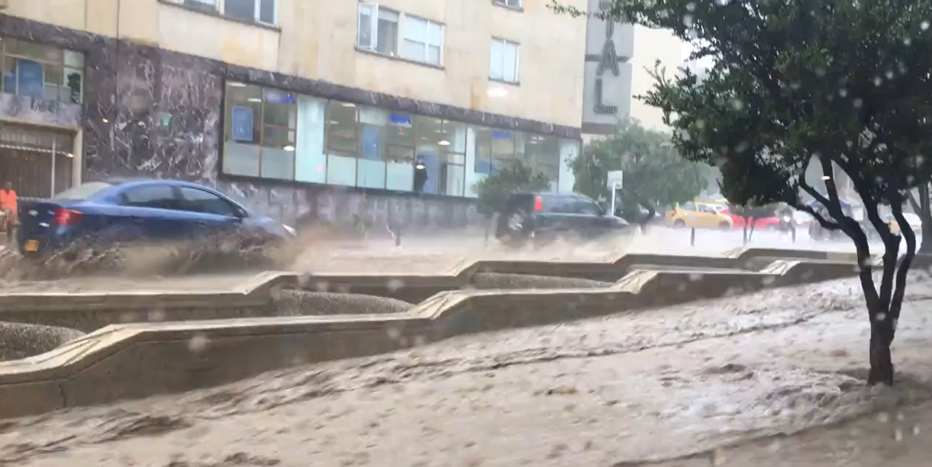 Lluvias en Bogotá: emergencia por desbordamiento de la quebrada Padre Jesús