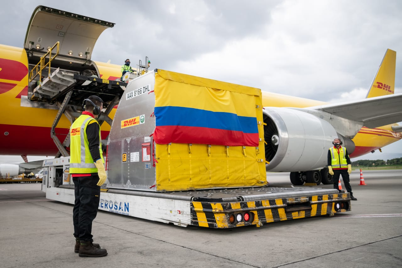Con 50 mil dosis de vacunas a la mano en Colombia aún falta mucho para celebrar