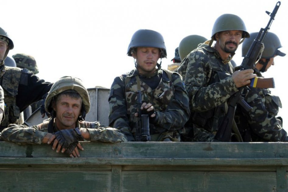 Militares ucranianos custodian Donetsk/ AFP
