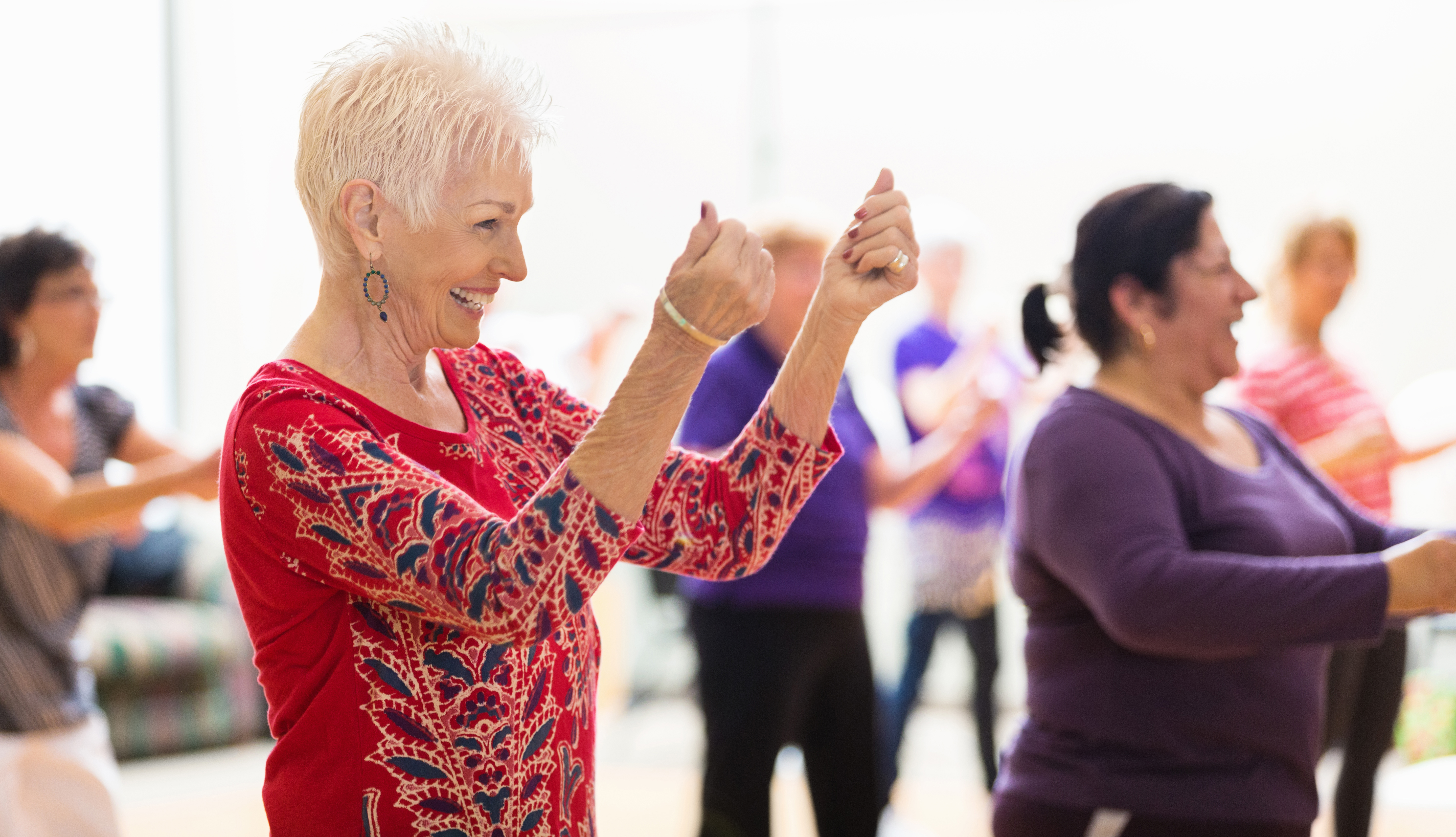 ¿Y si bailar fuera tan efectivo como hacer ejercicio para mejorar la salud mental?