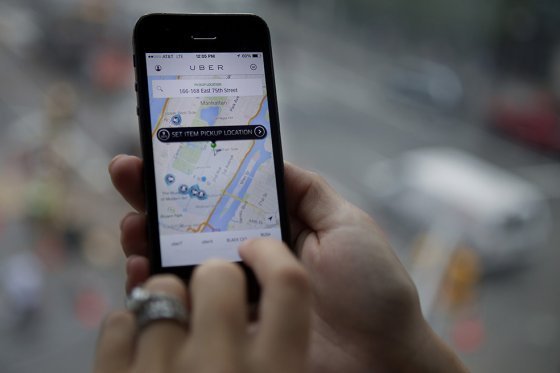 Uber ha instigado la violación de la ley en Colombia: senador Jorge Robledo