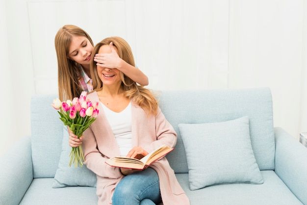 Este es el perfume ideal para tu mamá, según su personalidad. Dicho por expertos