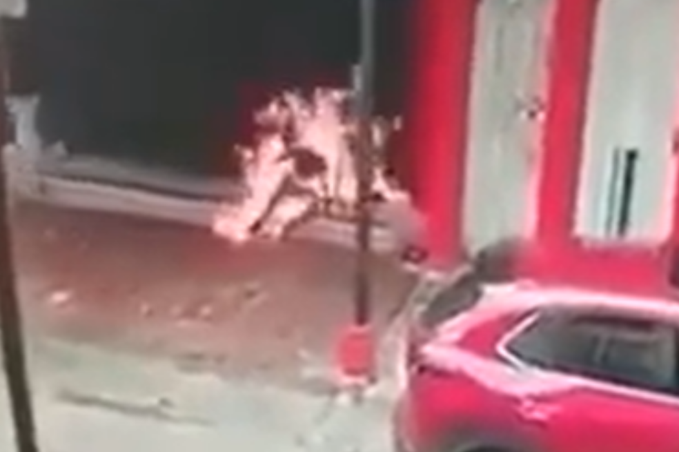 Autoridades buscan a mujer que prendió fuego a habitante de calle en Buenaventura