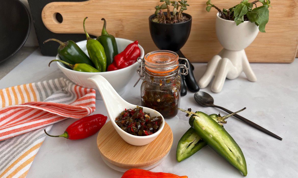 ¿Te gustan los sabores agridulces? Esta receta de mermelada de jalapeños es para ti