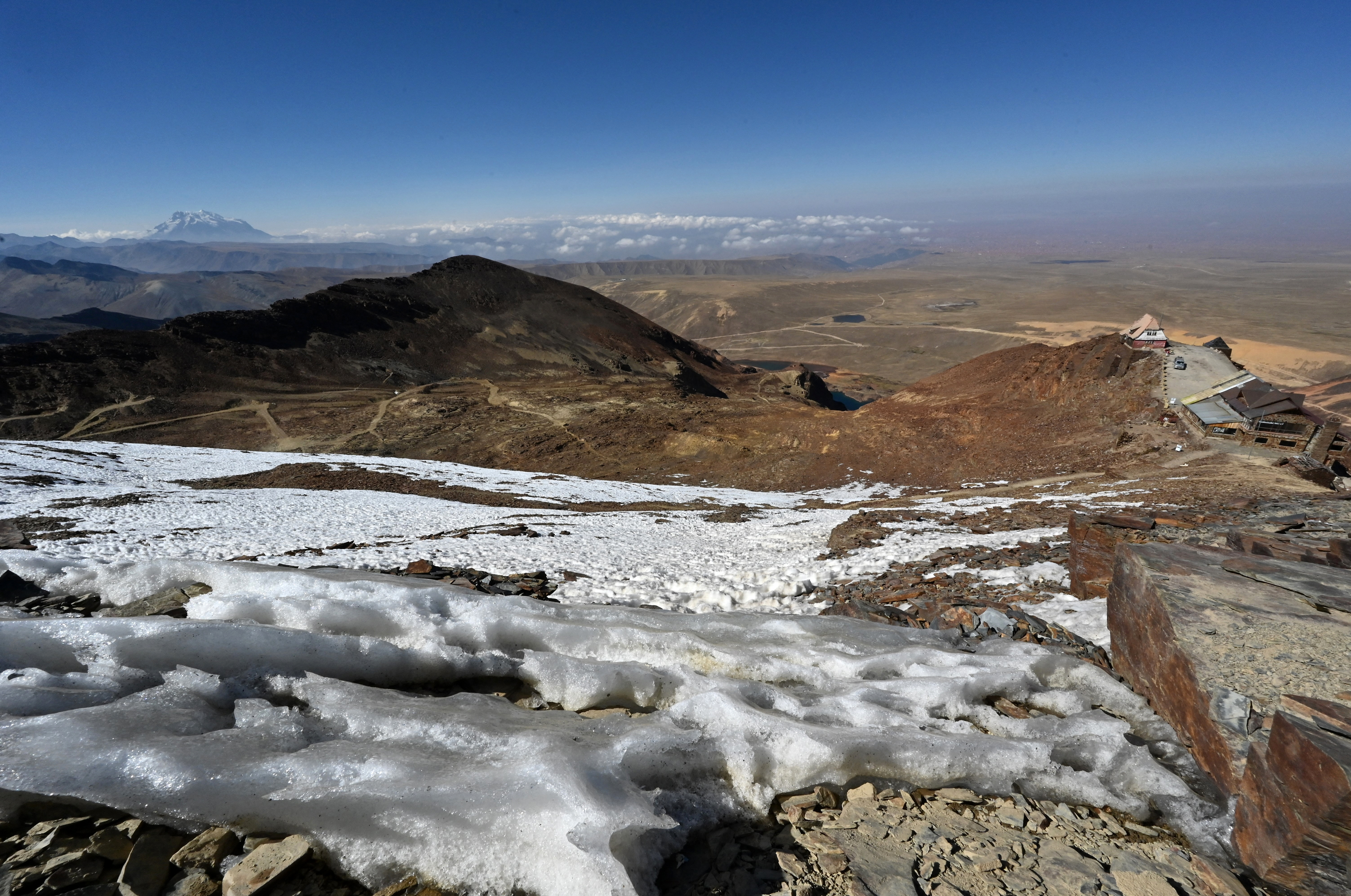 La pista de esquí más alta del mundo se quedó sin hielo