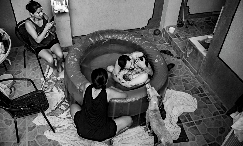 Diana Gómez y Alejandro Moreno parieron a Gael Moreno Gómez en su casa en el barrio Daniel Lemaitre, en Cartagena. / Fabián Álvarez