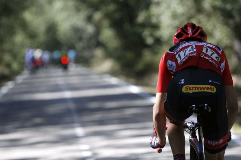 Tom Dumoulin durante la vigésima etapa de la Vuelta a España, entre las localidades de San Lorenzo del Escorial y Cerdedilla. Foto: EFE
