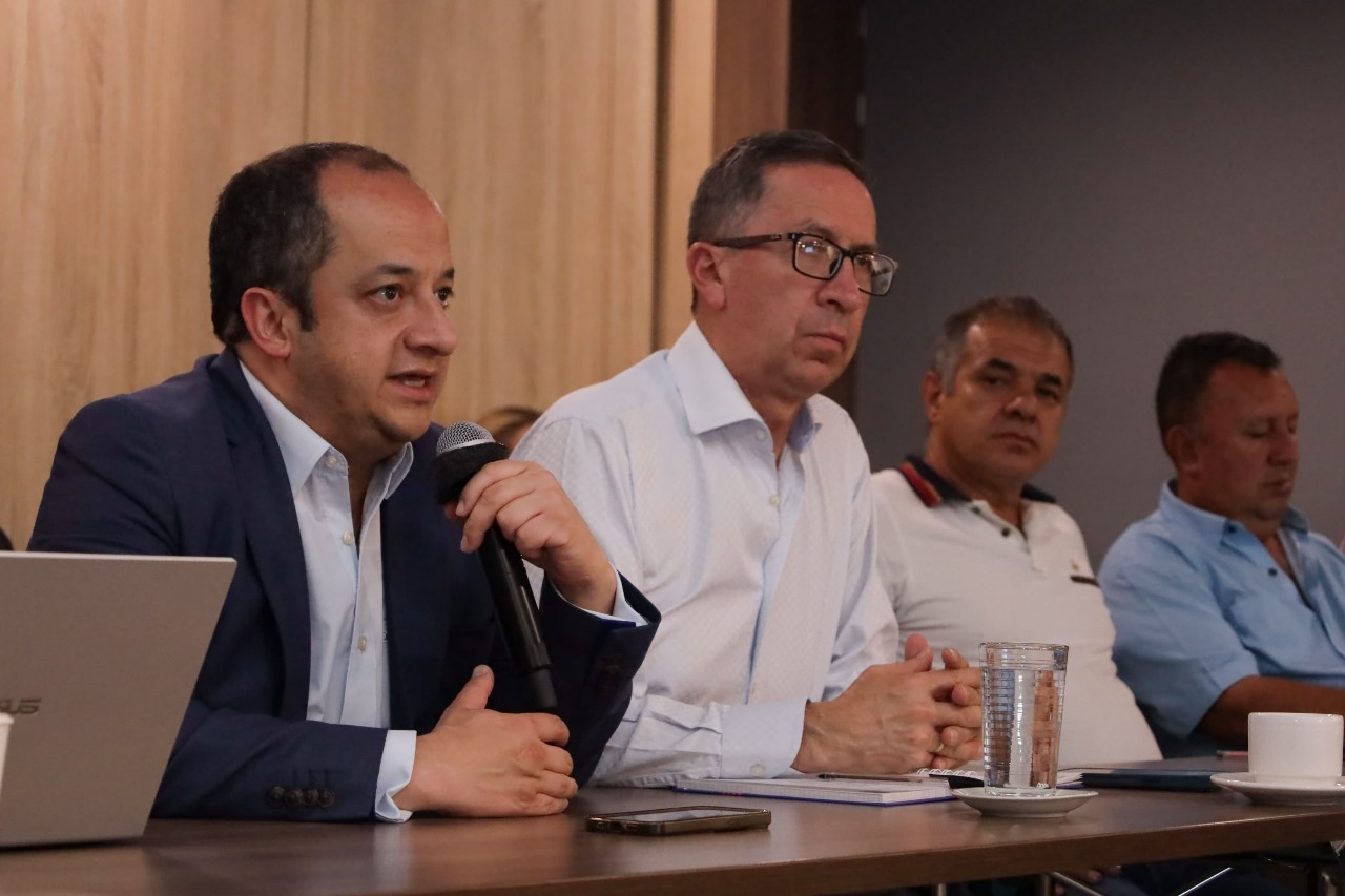 ¿Cómo van las mesas técnicas del Gobierno y los transportadores?