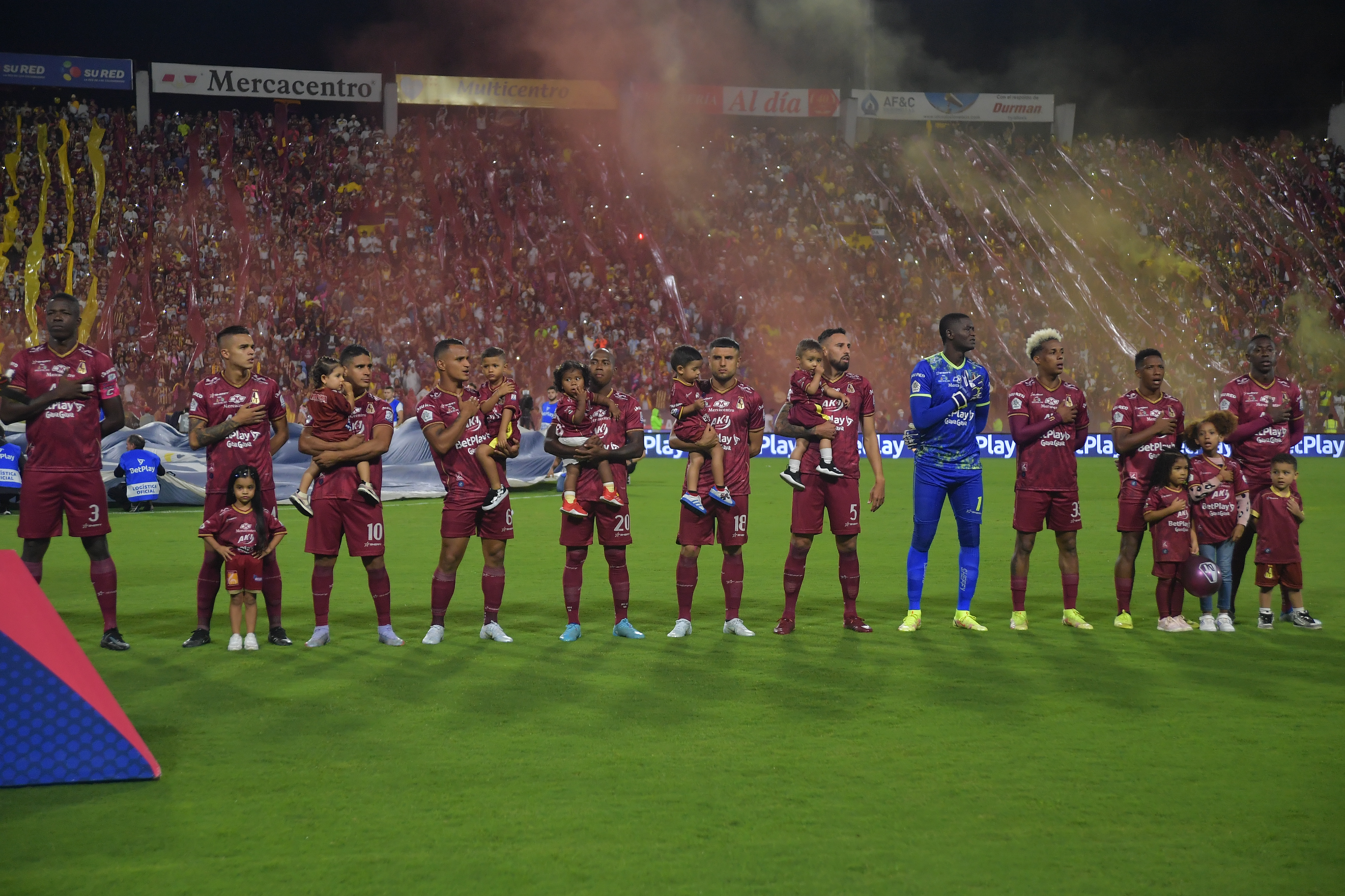 Jugadores del Deportes Tolima, en el partido de vuelta ante Nacional por la final de la Liga Betplay 2022-I.