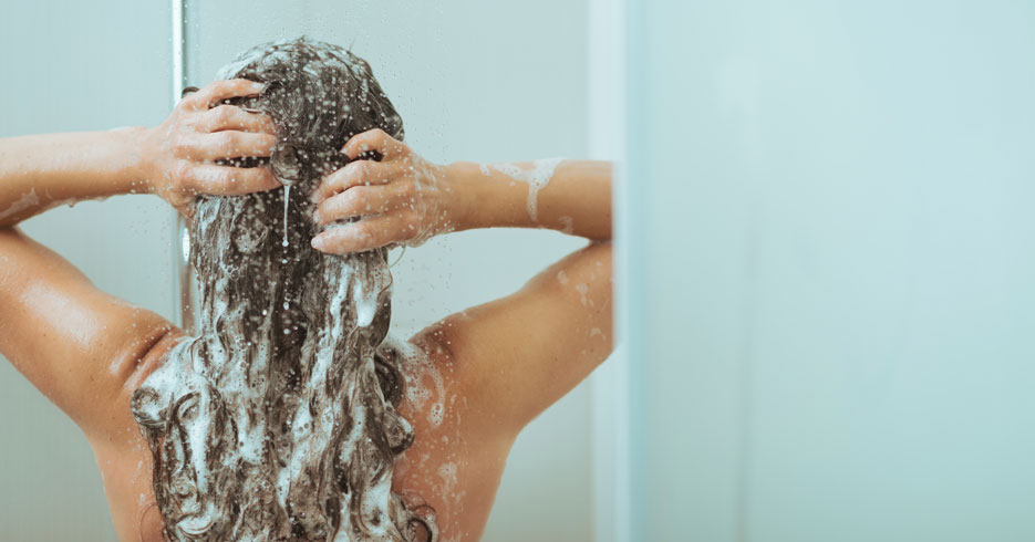 ¿Es malo lavar mi pelo todos los días?