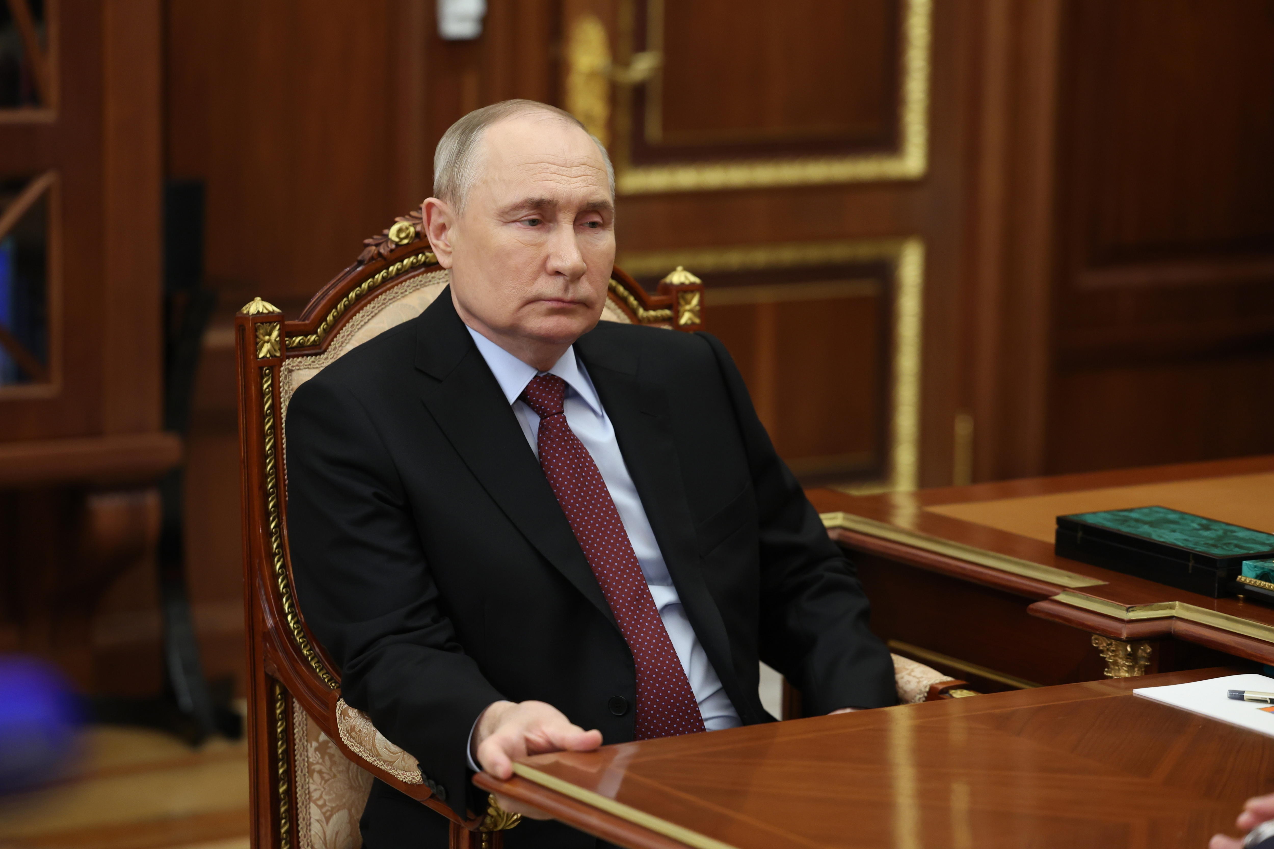 Moscow (Russian Federation), 10/03/2024.- Russian President Vladimir Putin listens to Russian state space agency Roscosmos Director General Borisov during a meeting, at the Kremlin in Moscow, Russia, 11 March 2024. The first launch of the Angara-A5 launch vehicle is planned to take place from the Vostochny Cosmodrome in April, said the head of Roscosmos, Yuri Borisov. (Rusia, Moscú, Roma) EFE/EPA/MIKHAIL METZEL/SPUTNIK/KREMLIN POOL MANDATORY CREDIT