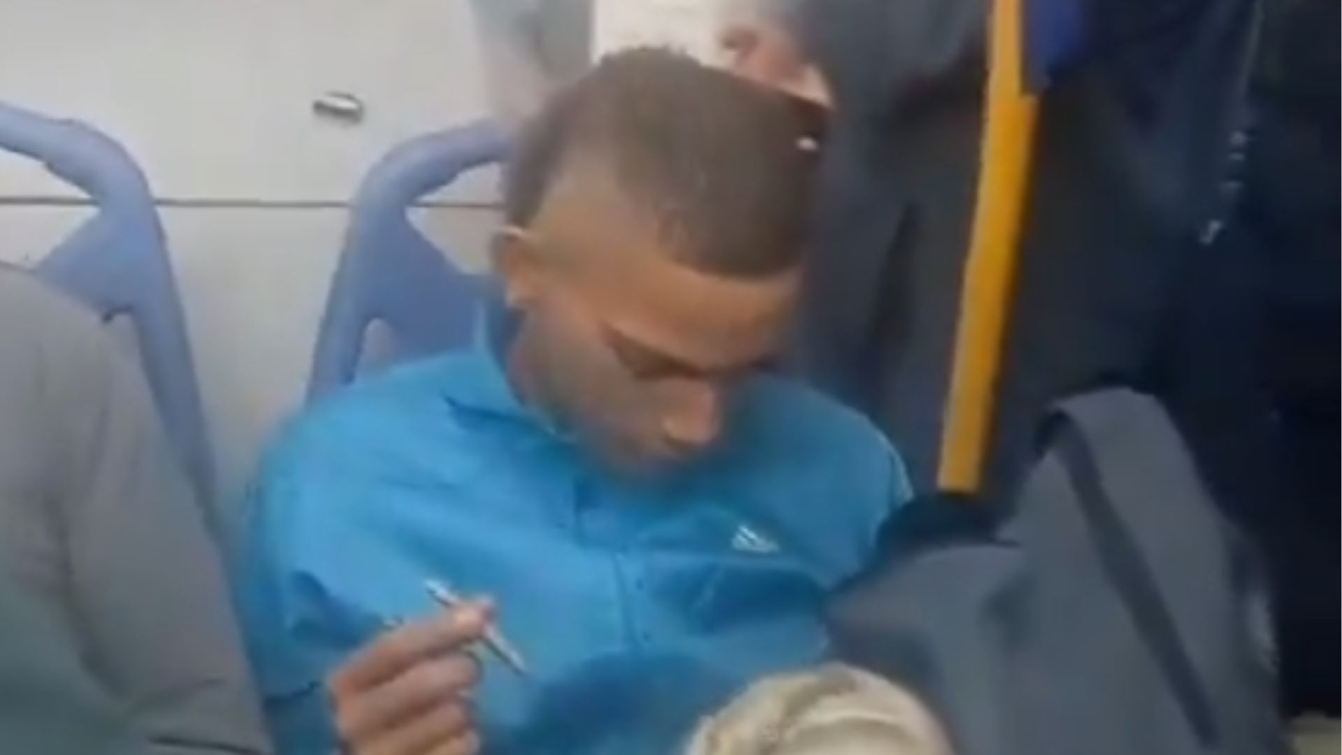 Hombre fumó marihuana en TransMilenio: pasajeros molestos