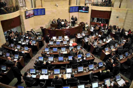 Se aprueba, en primer debate, ley que permitiría una negociación con el Eln