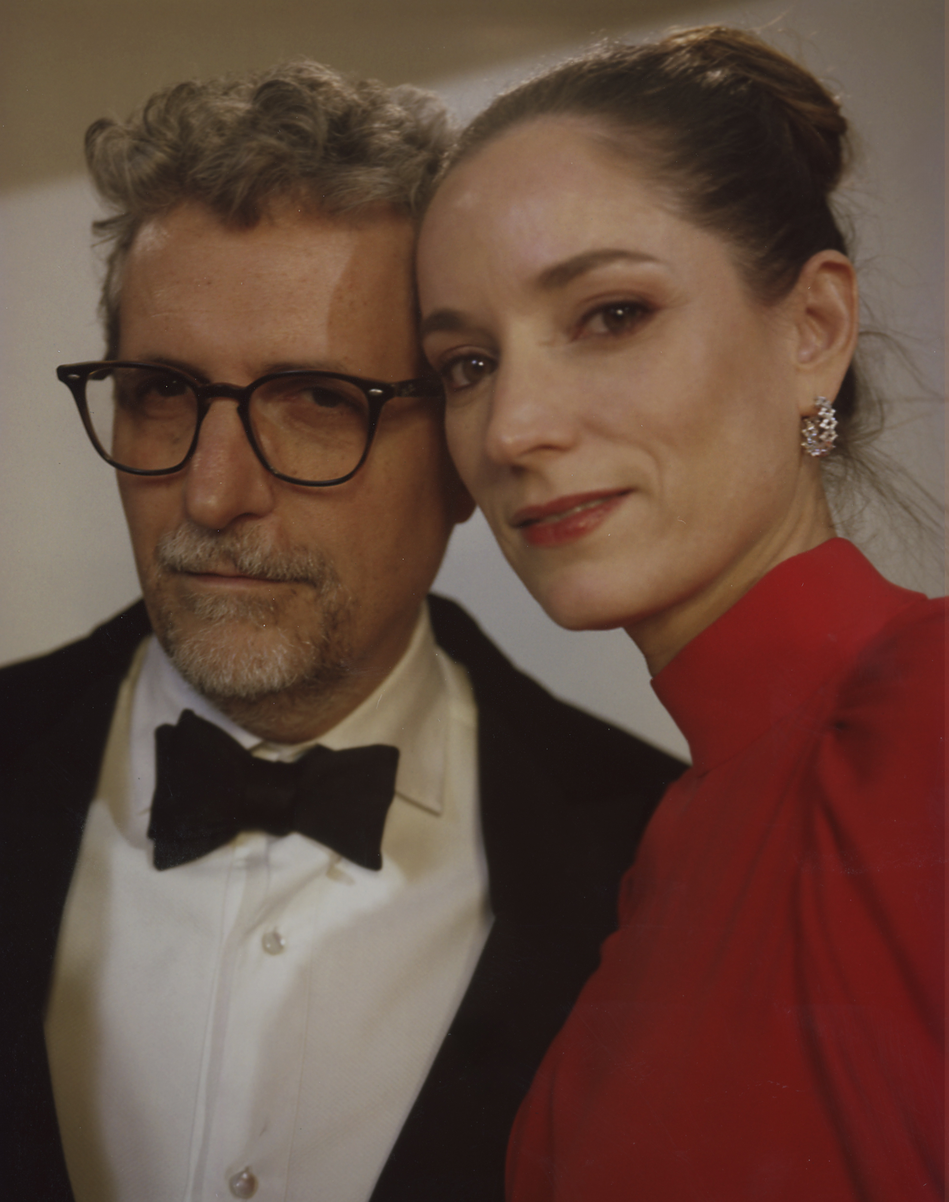 De izquierda a derecha, Kleber Mendonça Filho, director y coproductor de "The Secret Agent", y Emilie Lesclaux, coproductora de la película. / Chantal Anderson/The New York Times
