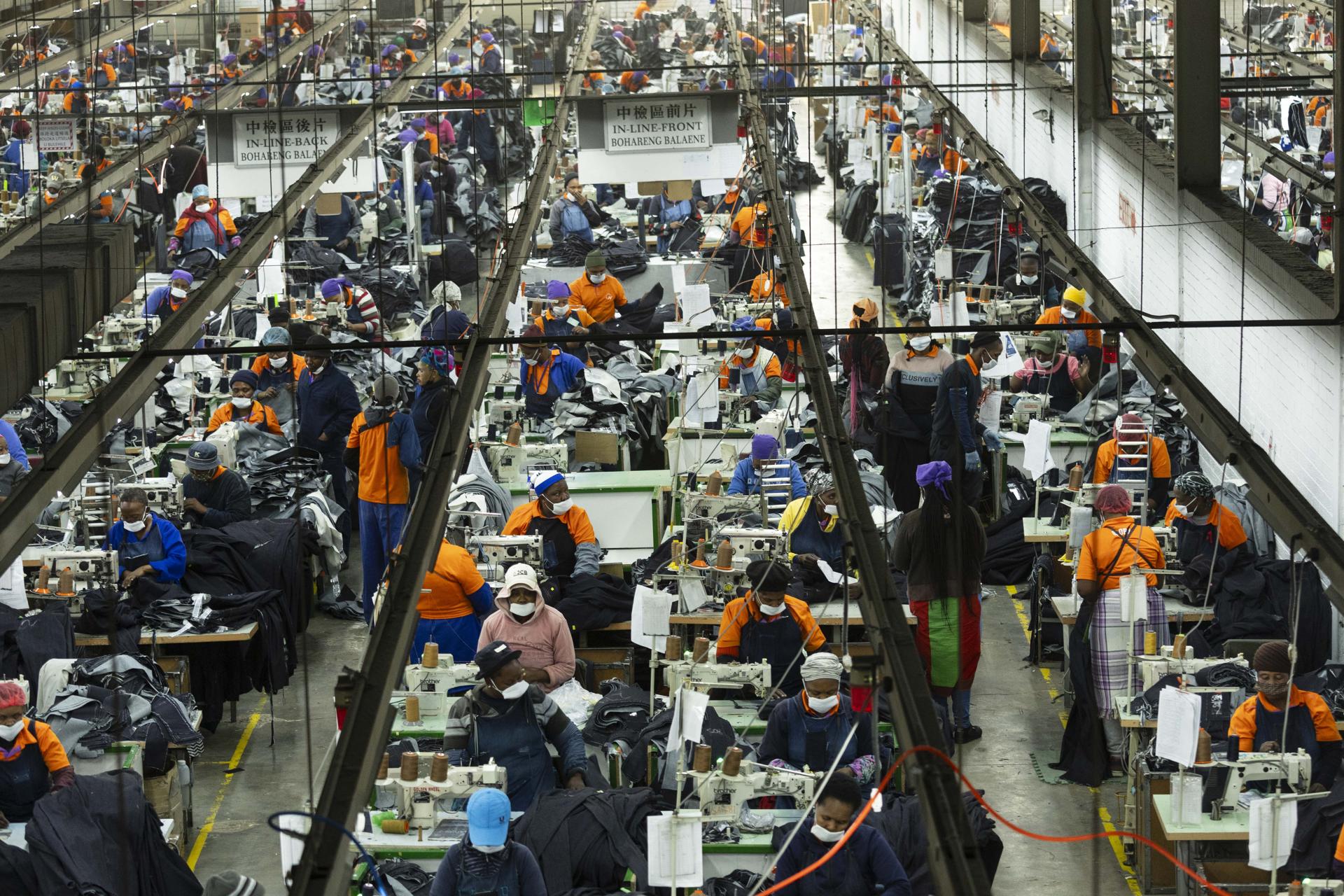 Trump quiere que se vuelvan a fabricar productos en EE. UU., ¿es posible?