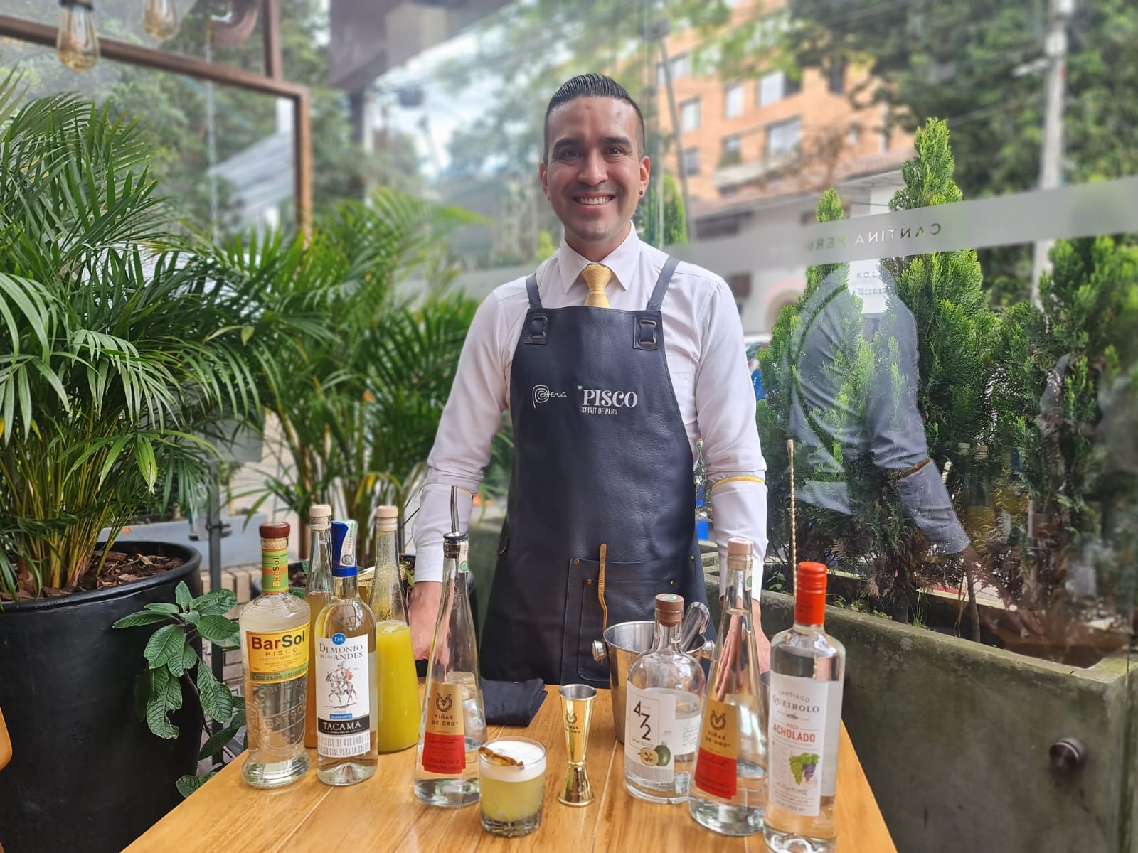Jorge Mendives, el mixólogo peruano que lleva el sabor del pisco por todo el mundo