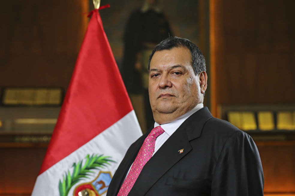 Ministro de Defensa de Perú renuncia tras indulto a Fujimori
