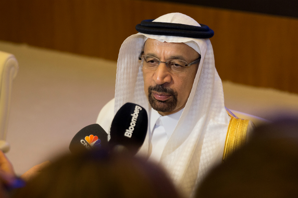 Bajo presión de Trump, Arabia Saudita frena alza de petróleo