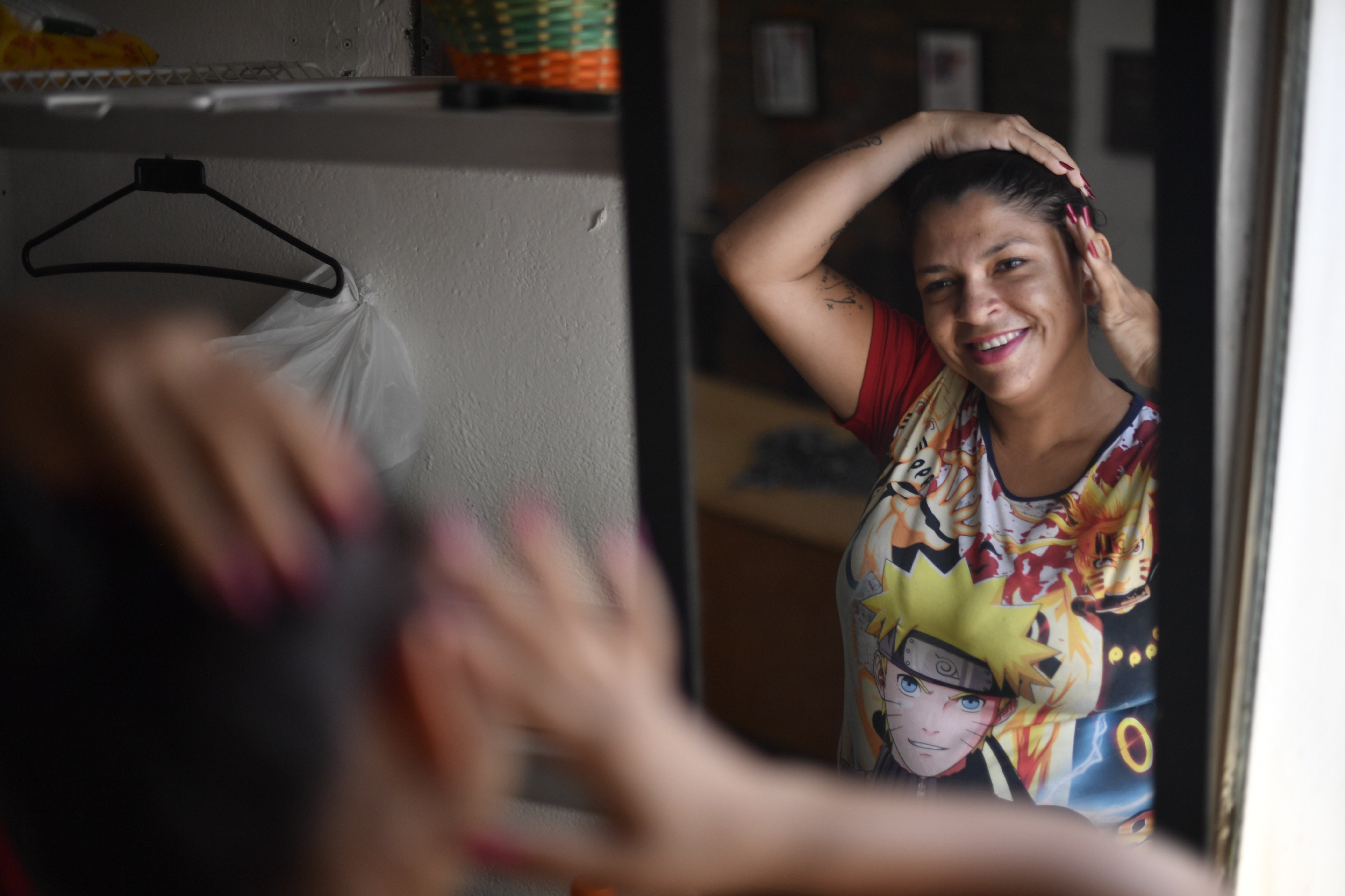 Angie Franco estuvo recluida en estado de embarazo y por la Ley de Utilidad Pública pudo seguir al lado de su bebé, prestando servicio comunitario por el delito de hurto por el que fue condenada. Ya terminó de pagar su condena. Ahora, busca un trabajo y terminar sus estudios.