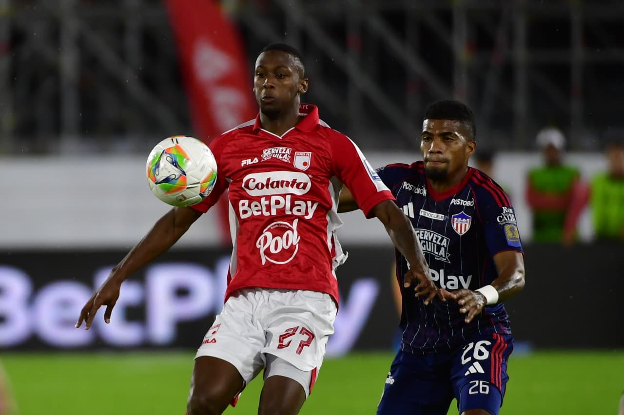 Santa Fe rescató un empate en El Campín, cuando parecía que Junior daba el golpe en la ida de la semifinal. Todo se definirá la próxima semana en la vuelta que se jugará en Barranquilla. Estas fueron las mejores imágenes.