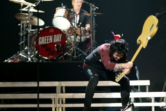 Green Day cancela conciertos por rehabilitación del vocalista