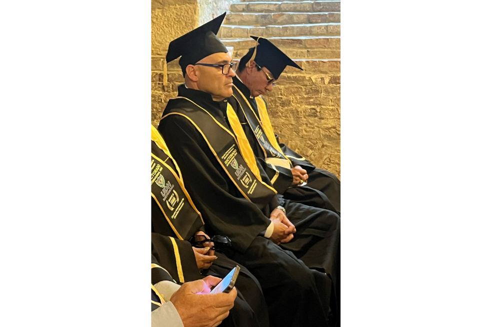 “El pasado 21 de febrero, en el Salón Amarillo del Congreso, Xavier Vendrell, empresario catalán y gran amigo del presidente Gustavo Petro, recibió un doctorado ‘honoris causa’ en una ceremonia que contó con la insólita ovación de altos funcionarios del Gobierno”.