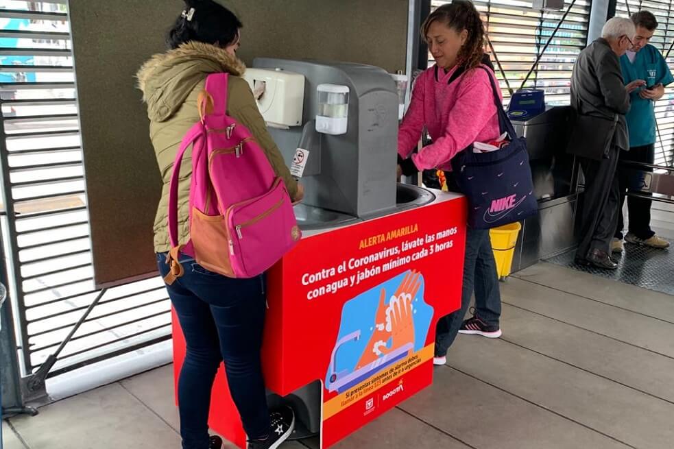 ¿Cómo funcionan los lavamanos contra el COVID-19 en Transmilenio?