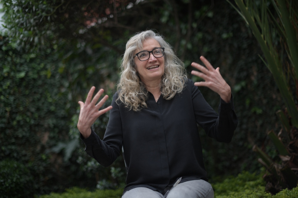 El fiscal “tiene derecho a la defensa, pero no a usar el aparato estatal de la Fiscalía, del Congreso y de la televisión pública en beneficio propio”, advierte la abogada e investigadora Vivian Newman. / Gustavo Torrijos - El Espectador
