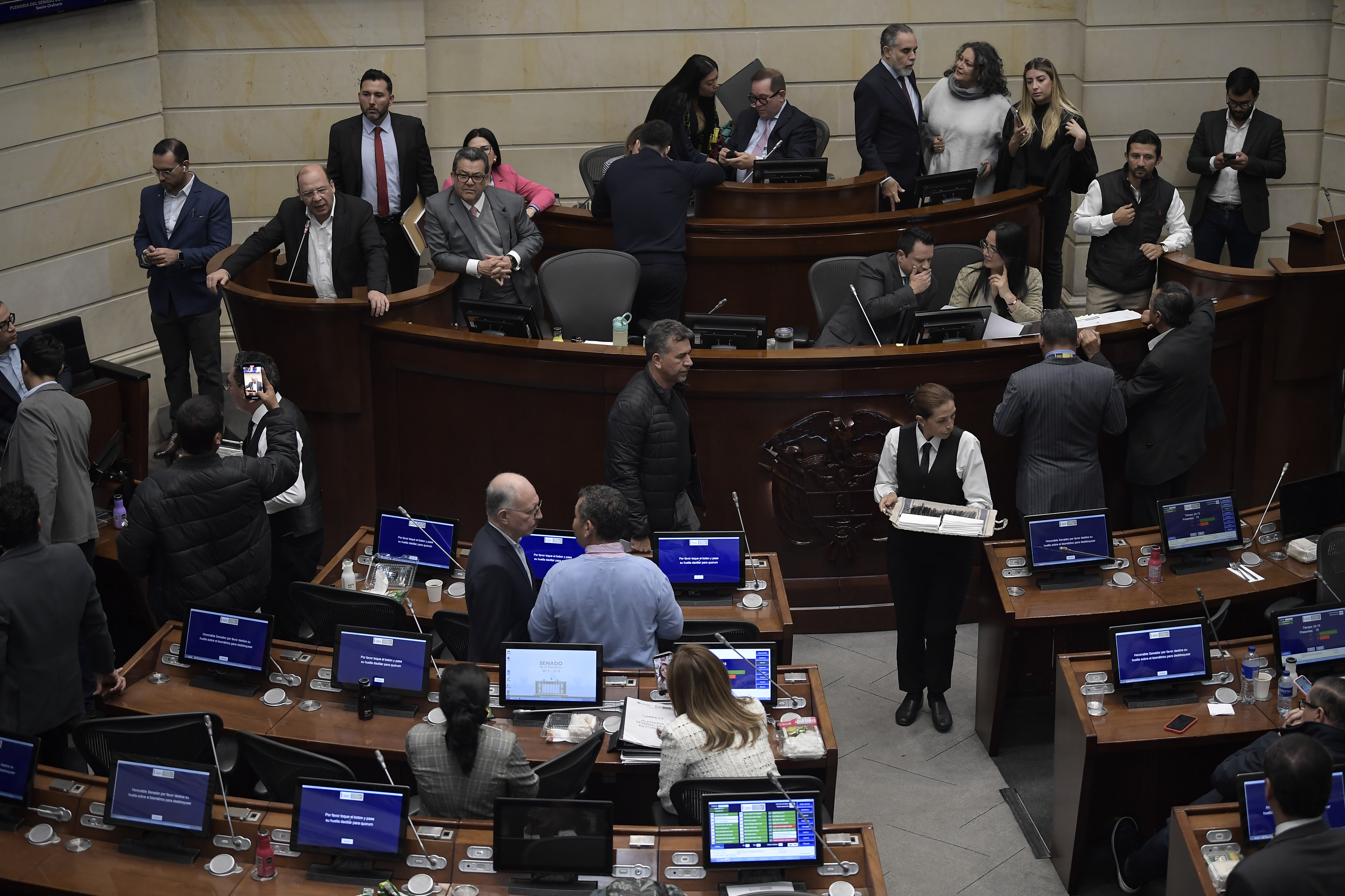 Oposición no quedó conforme con respuestas del Gobierno en debate de la emergencia económica