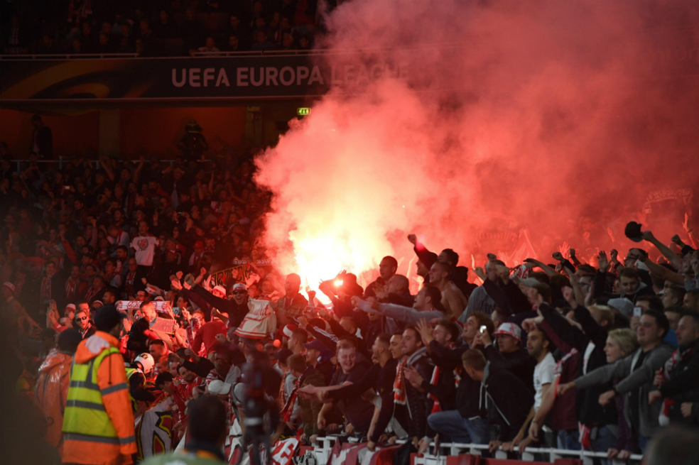 UEFA investigará a Arsenal y Colonia por incidentes en partido de Europa League