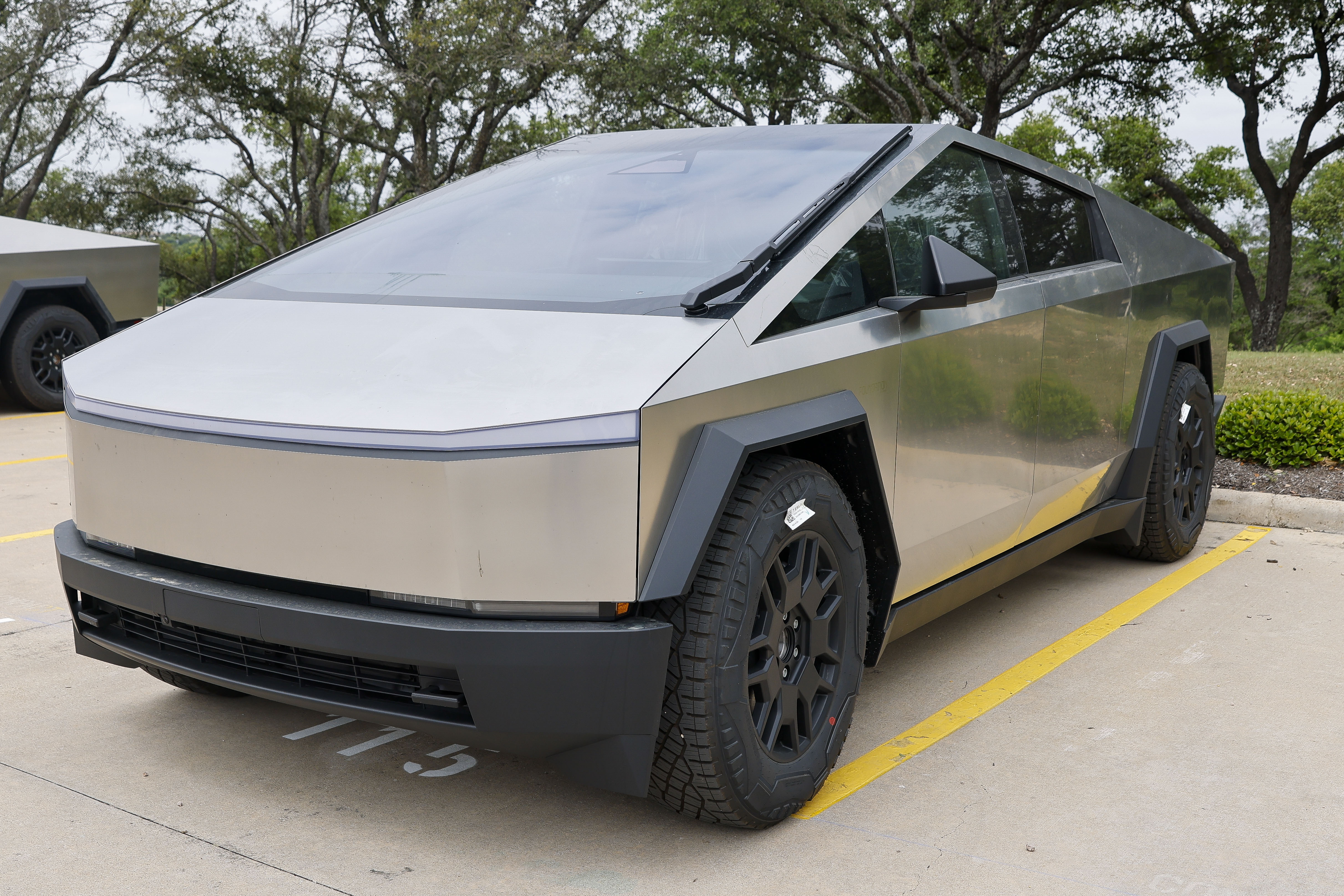 Tesla retira miles de Cybertrucks en el mundo: esta es la razón