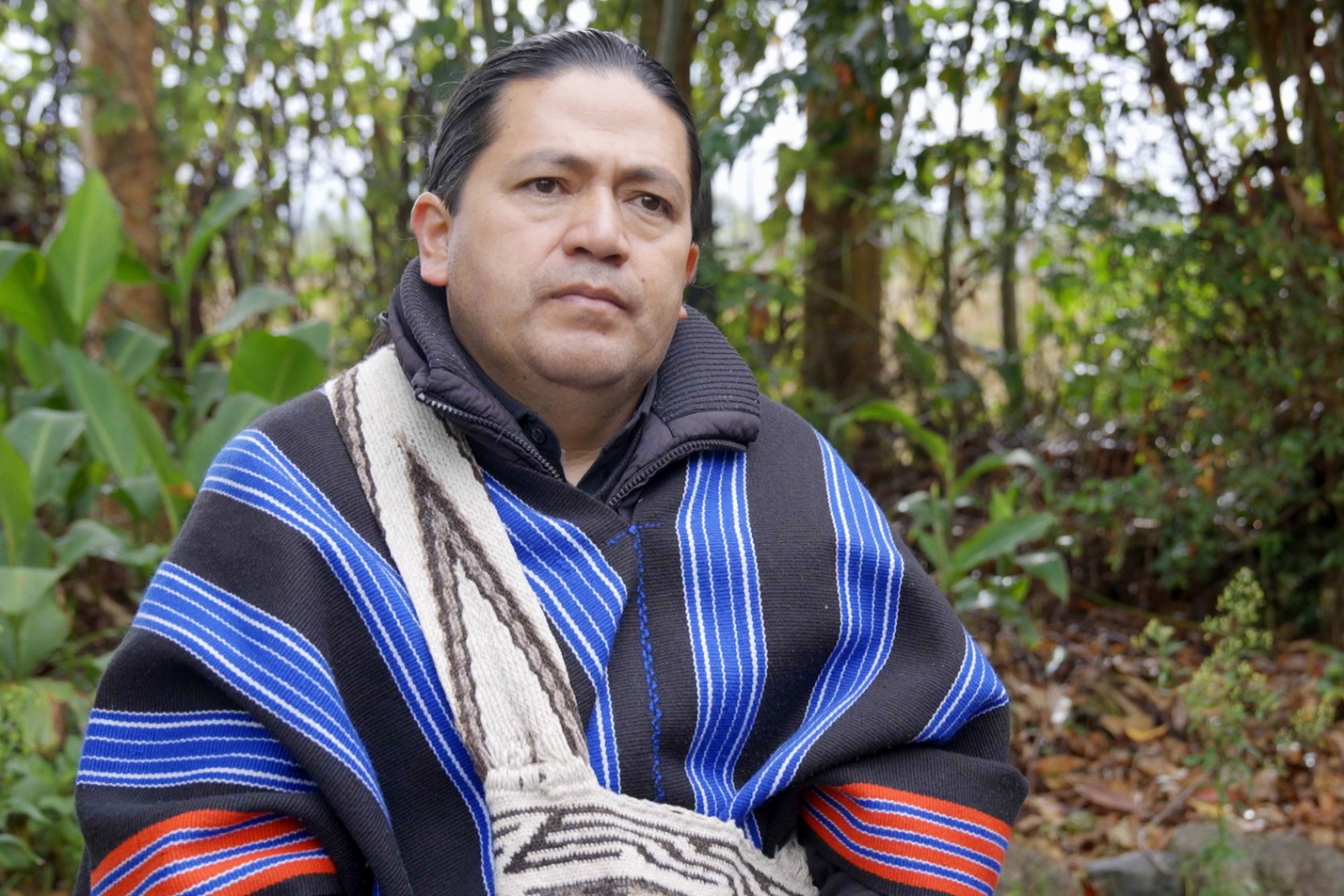 El líder kamentsá Ángel Pasuy se queja de que el gobierno colombiano no consulta a las comunidades indígenas antes de otorgar a empresas mineras títulos para exploración en sus tierras.