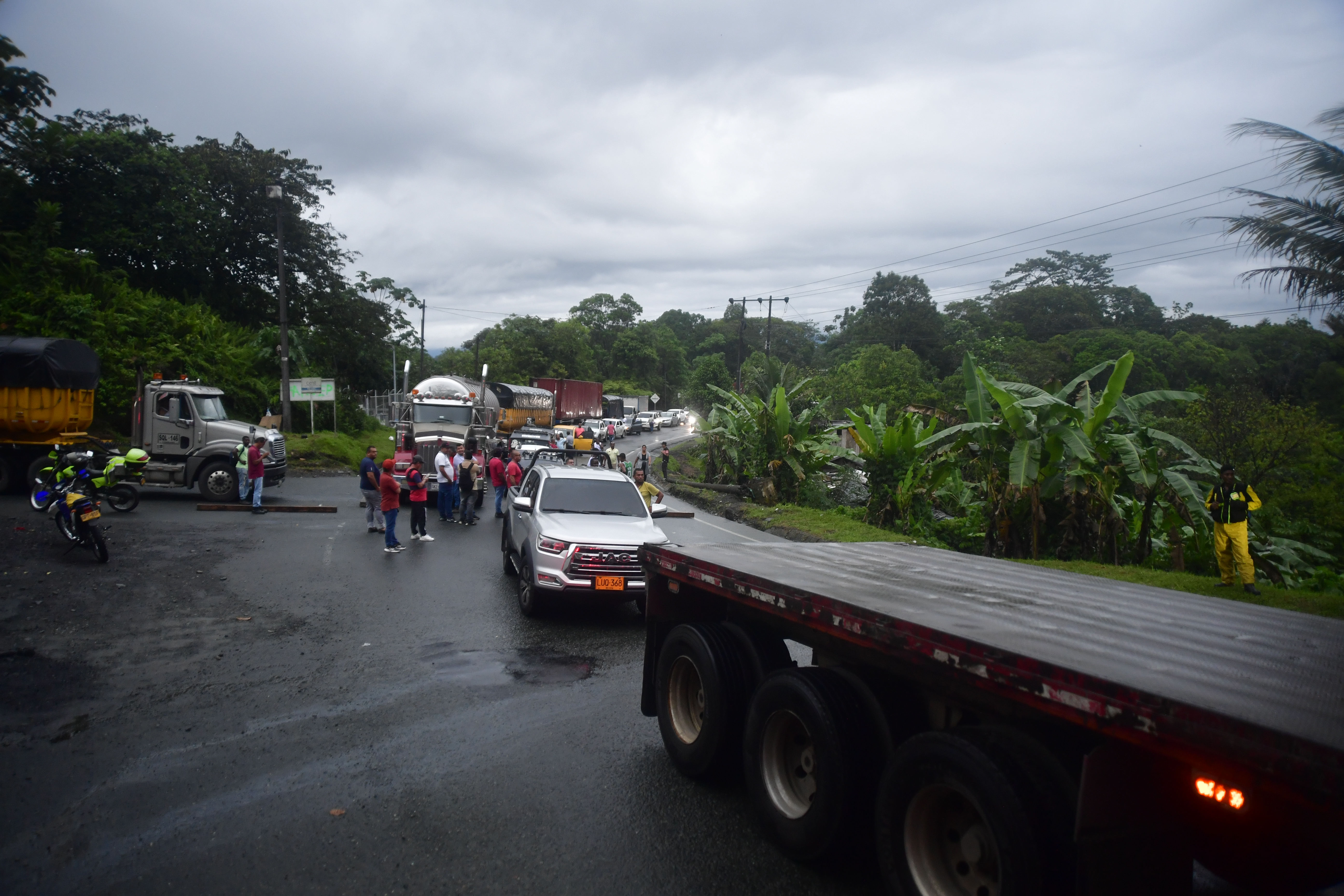 Volvieron a bloquear vía a Buenaventura; se cumplen tres días con paso restringido