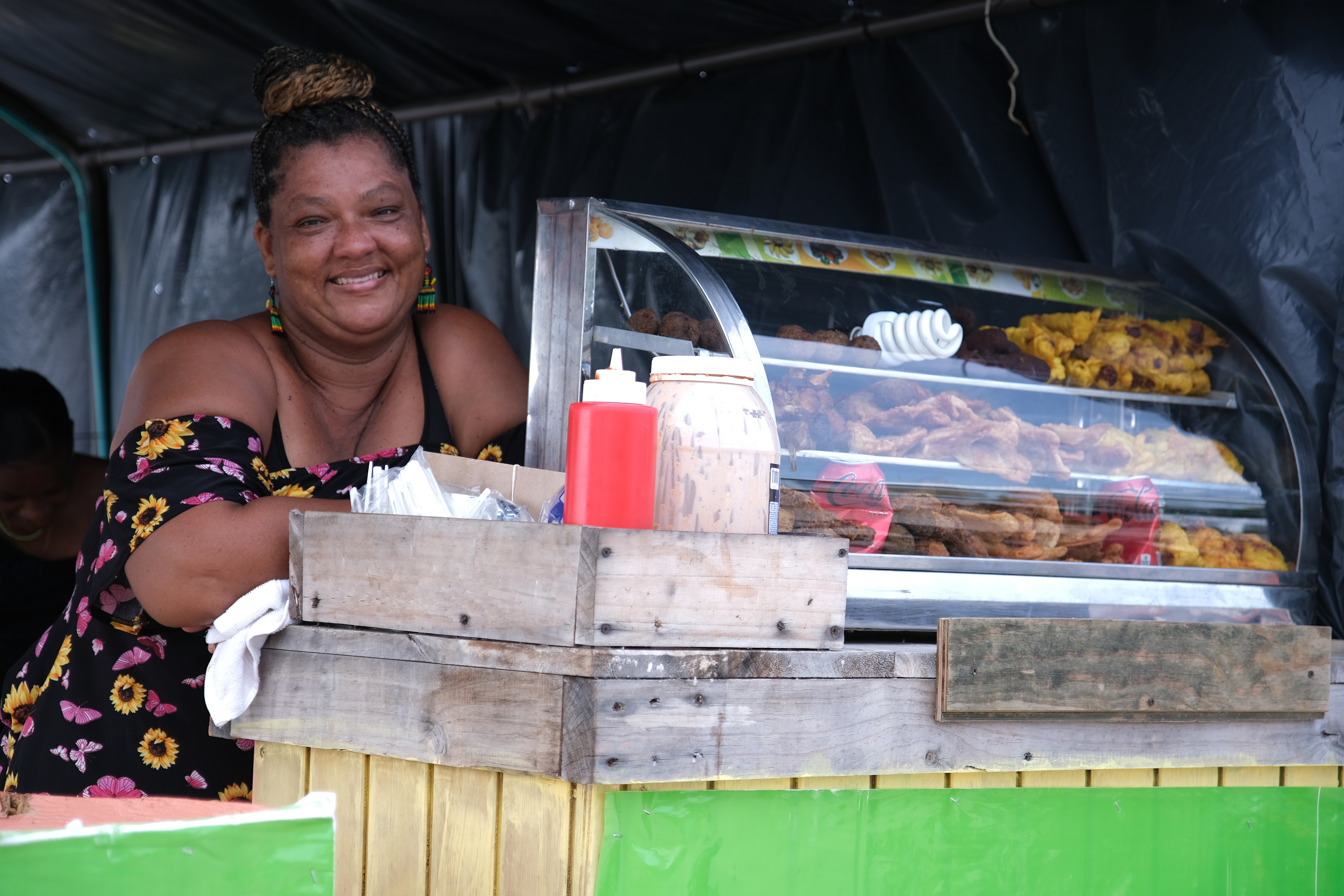 Elvina Webster es reconocida por la calidad de sus platos típicos. Esa fama la llevó a realizar un cameo en "El Día de la Cabra", uno de los dos largometrajes de ficción que se han grabado en la isla.