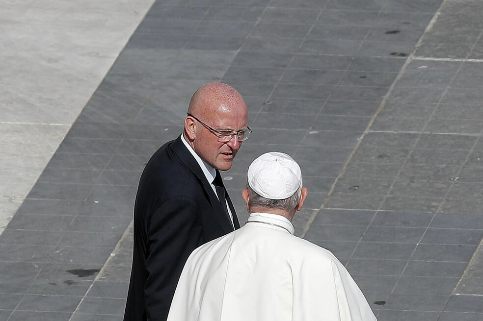 Jefe de seguridad del papa Francisco renunció luego de escándalos por filtraciones