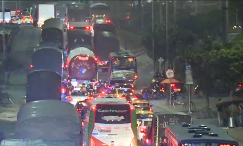 Alto flujo vehicular en las salidas de Bogotá antes de iniciar la cuarentena