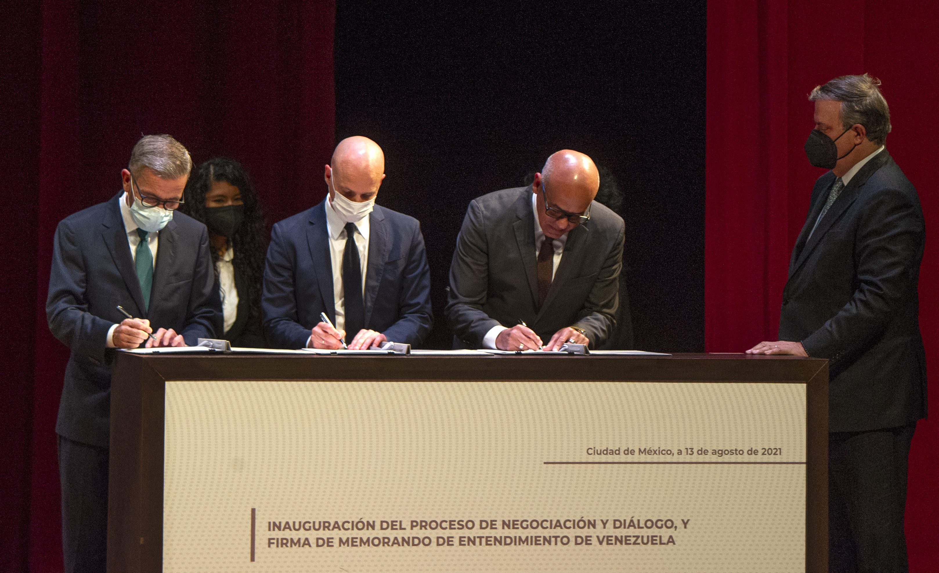 Venezuela: gobierno y oposición acuerdan comenzar diálogo para resolver la crisis