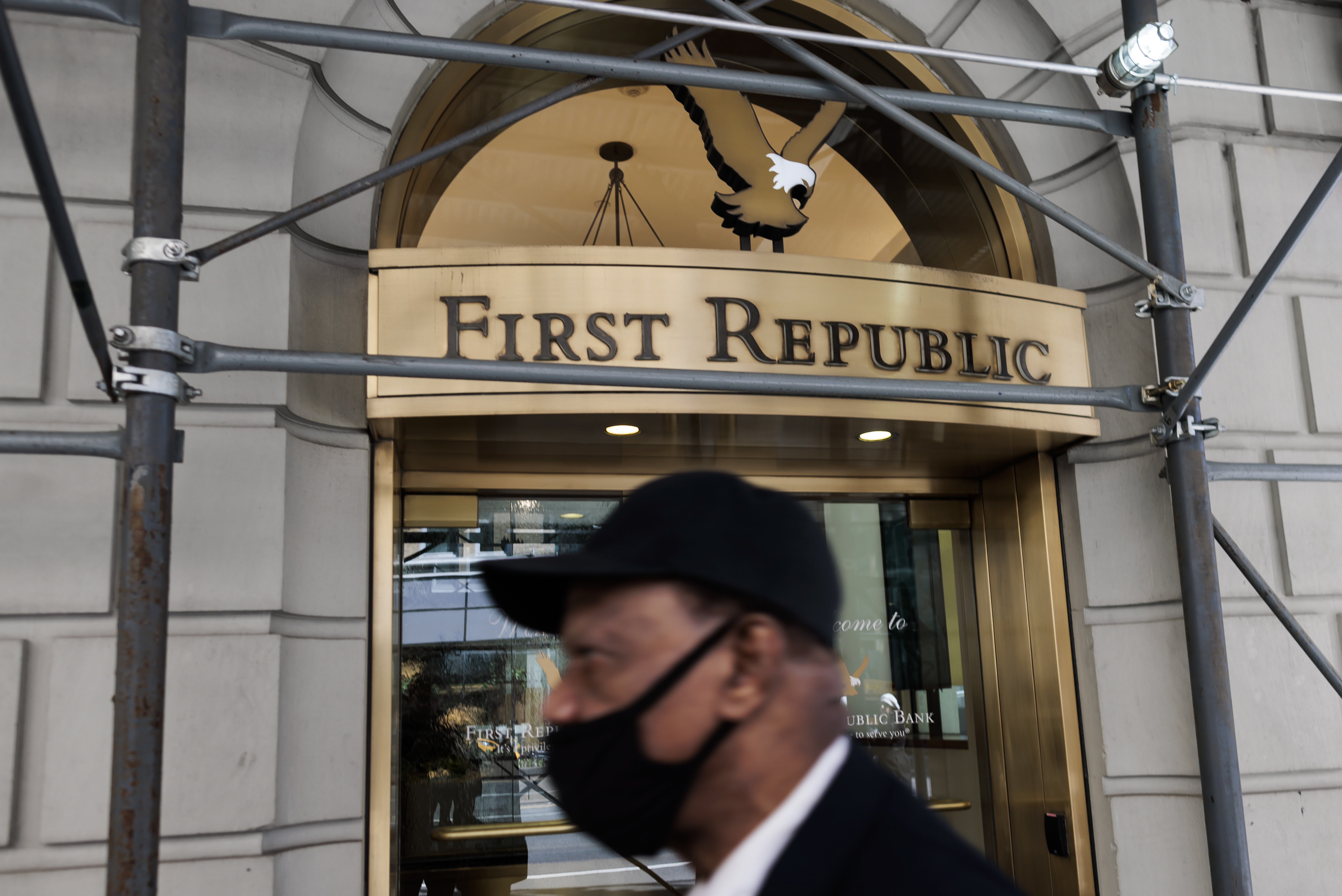 First Republic obtiene US$ 30 mil millones de depósitos bancarios en rescate