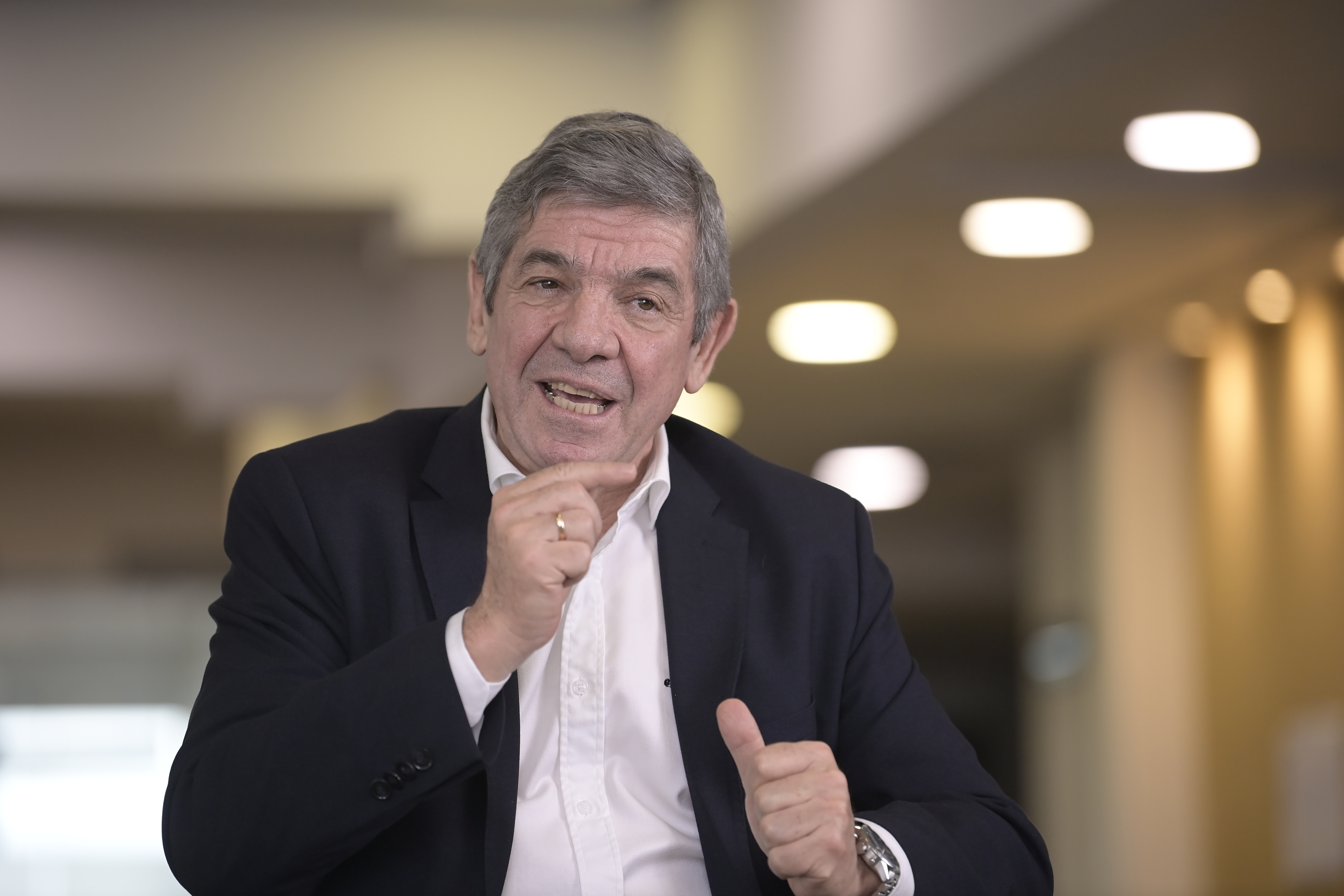 General retirado del Ejército Nacional de Colombia, actualmente es candidato presidencial 2026 por el Partido Ecologista Colombiano (PEC)