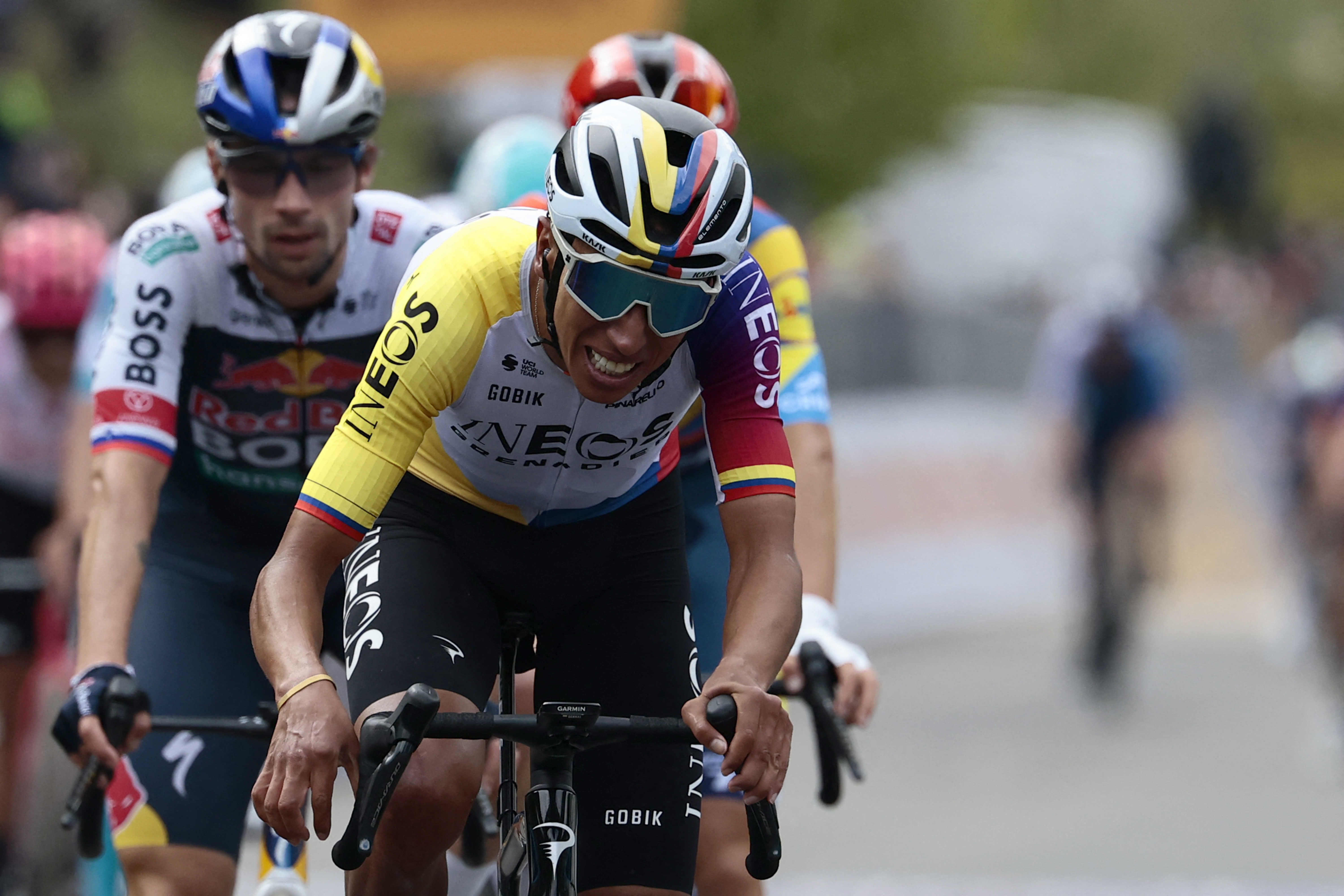Vea la durísima caída de Egan Bernal en el Giro: las cámaras de TV no la captaron